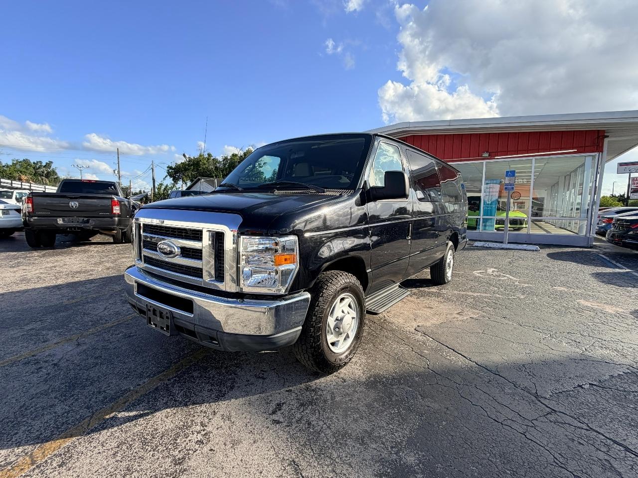 Ford Econoline E-350 XLT Super Duty Extended 2012
