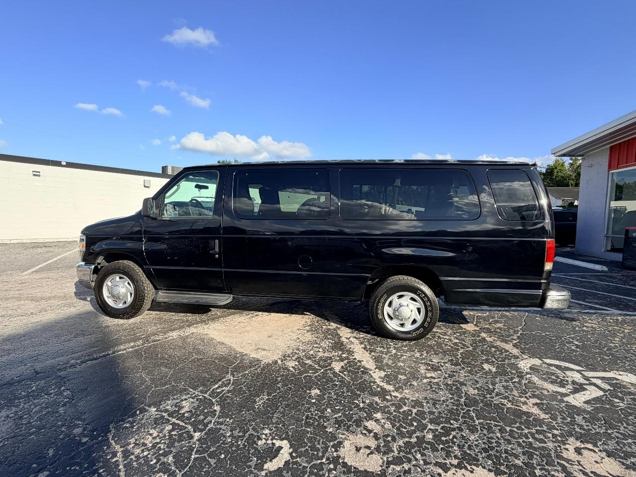 Ford Econoline E-350 XLT Super Duty Extended 2012