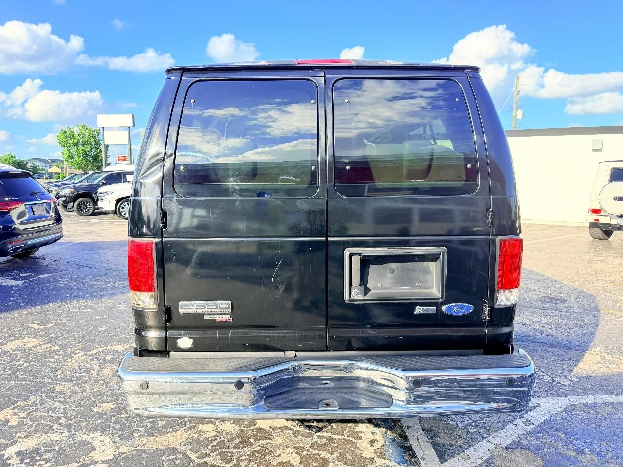 Ford Econoline E-350 XLT Super Duty Extended 2012
