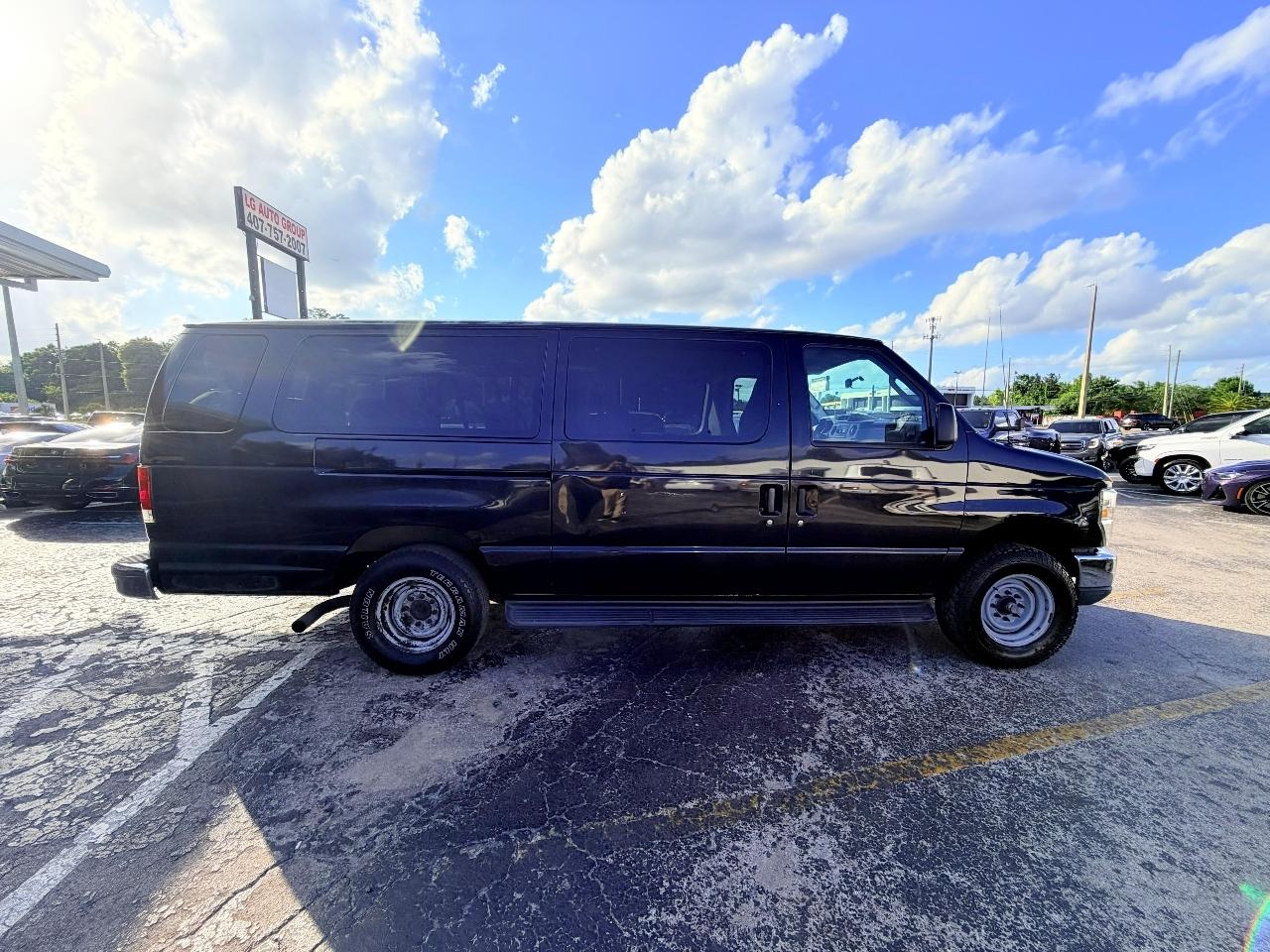 Ford Econoline E-350 XLT Super Duty Extended 2012