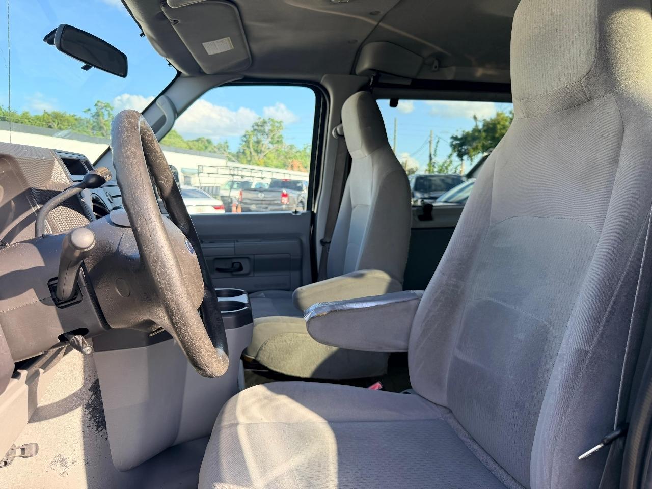 Ford Econoline E-350 XLT Super Duty Extended 2012