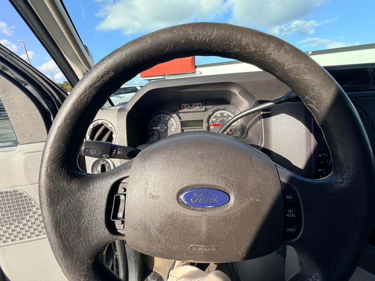 Ford Econoline E-350 XLT Super Duty Extended 2012