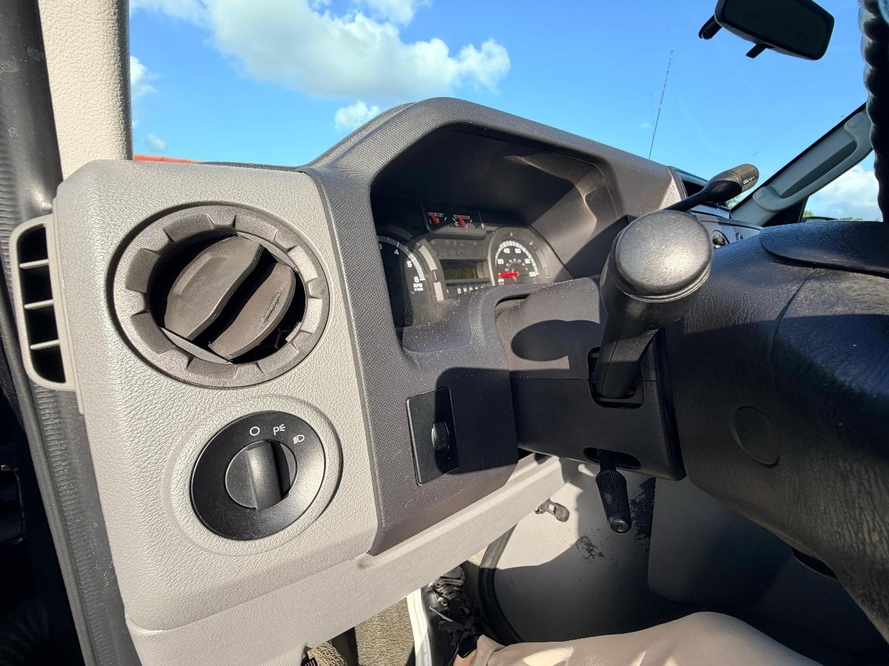 Ford Econoline E-350 XLT Super Duty Extended 2012