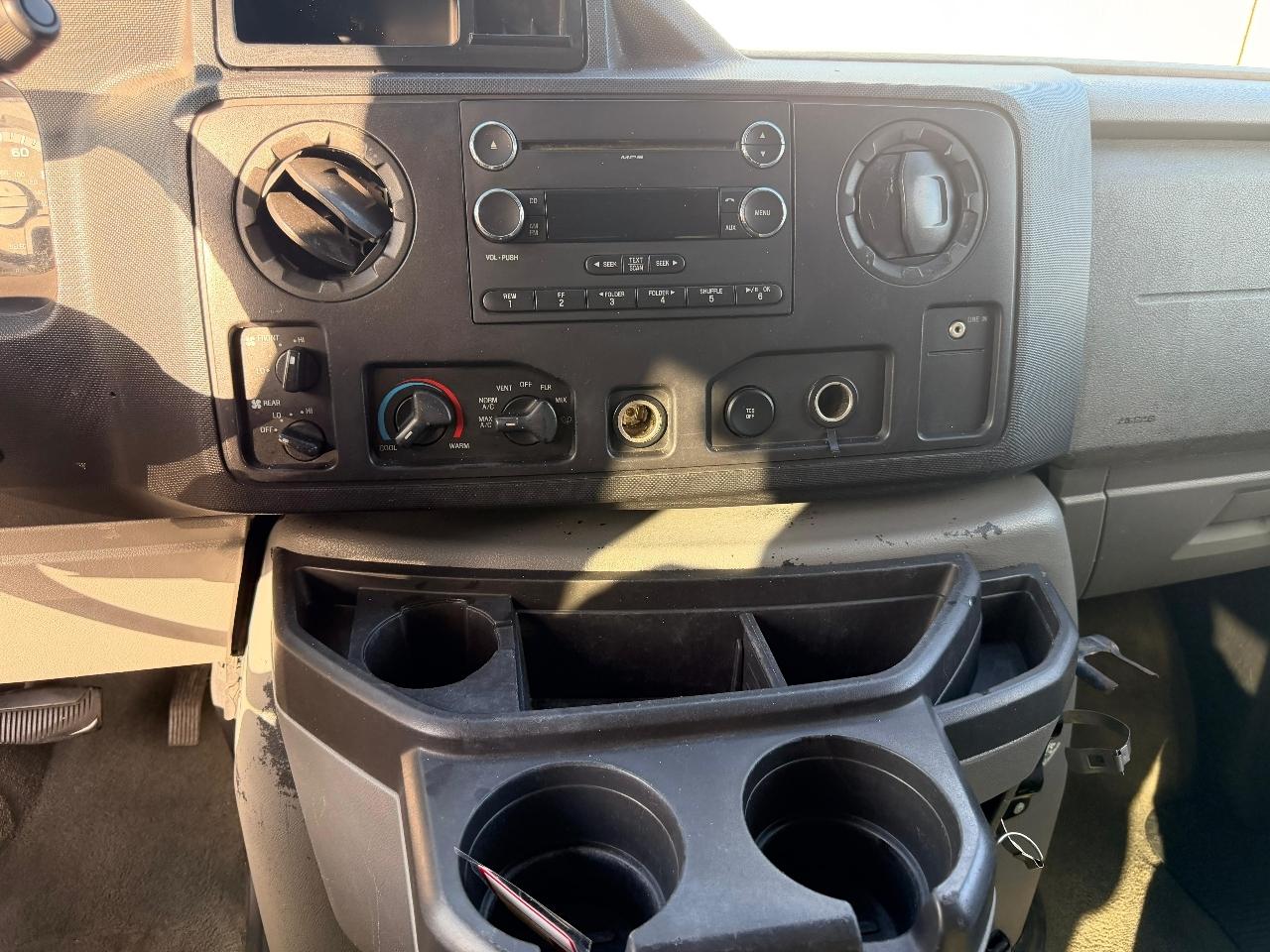 Ford Econoline E-350 XLT Super Duty Extended 2012