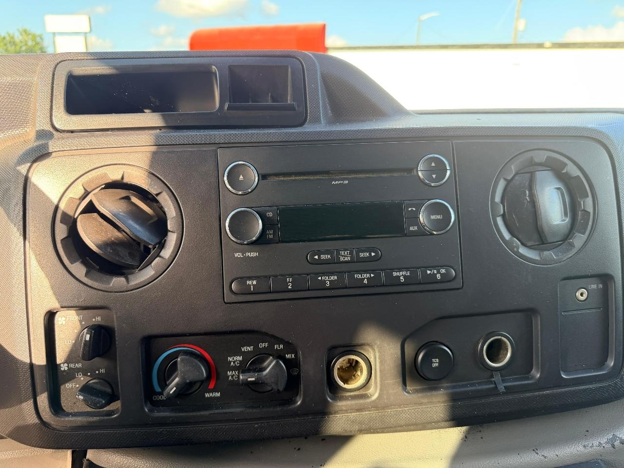 Ford Econoline E-350 XLT Super Duty Extended 2012