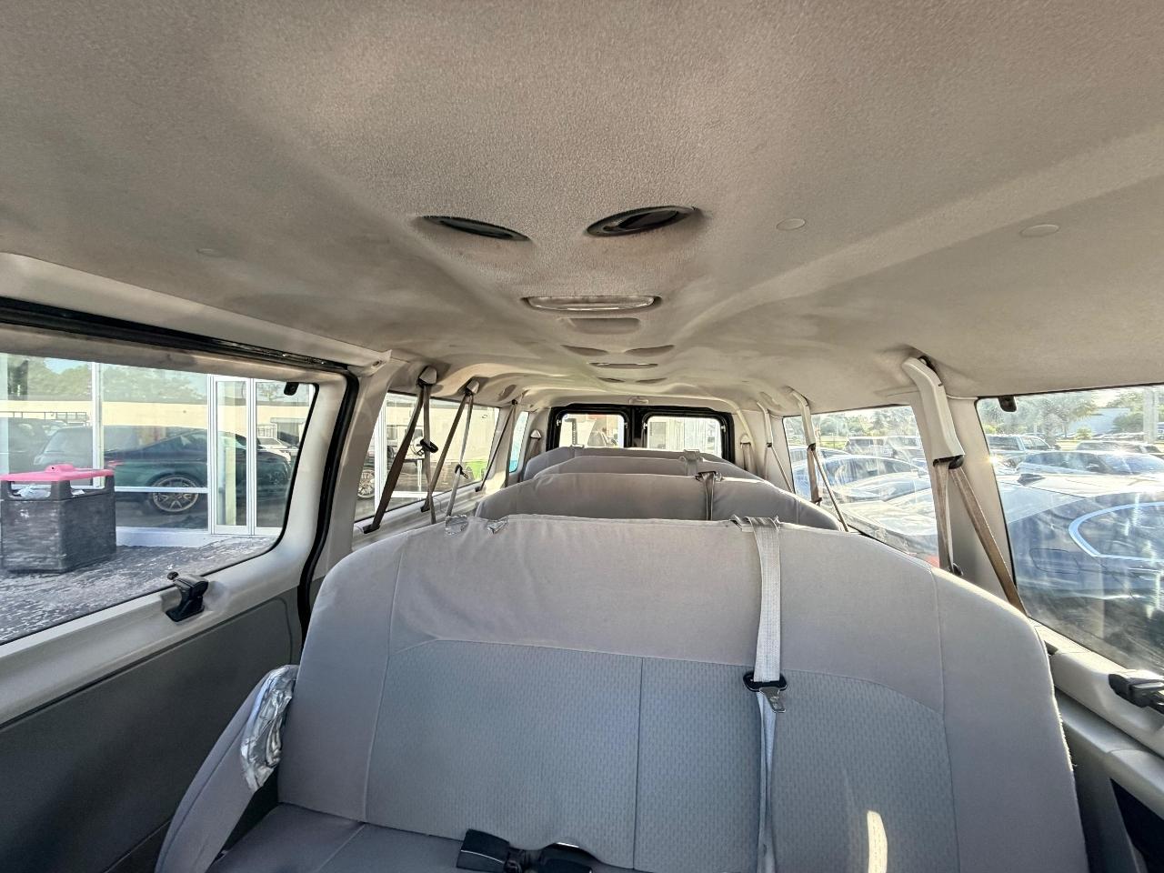 Ford Econoline E-350 XLT Super Duty Extended 2012