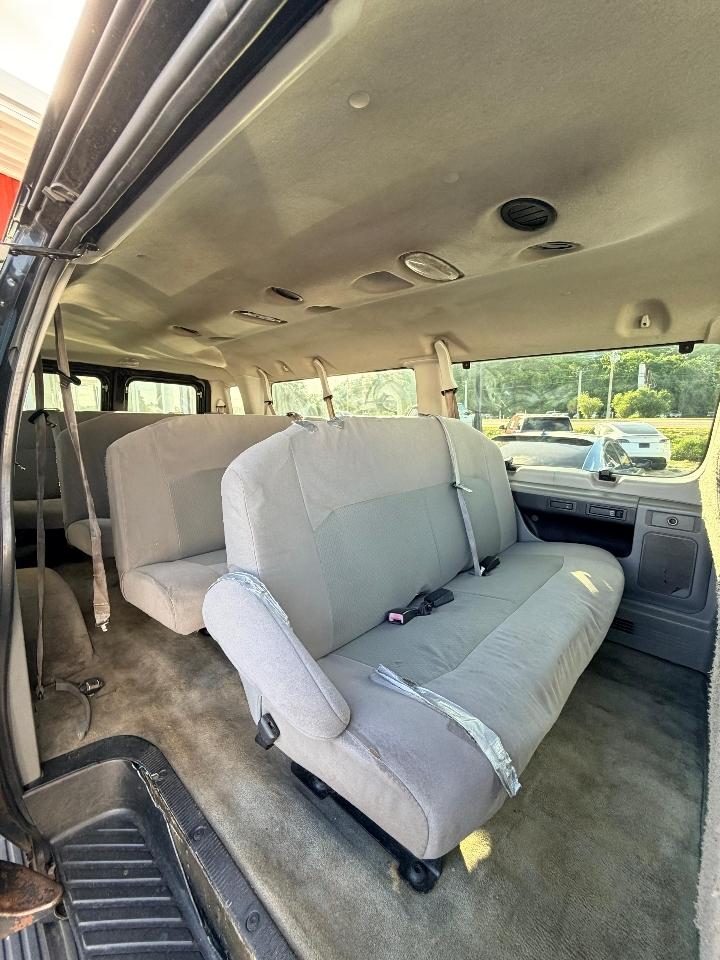 Ford Econoline E-350 XLT Super Duty Extended 2012