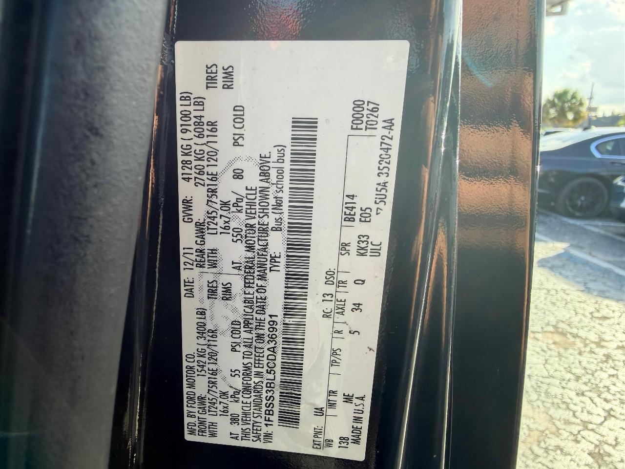 Ford Econoline E-350 XLT Super Duty Extended 2012