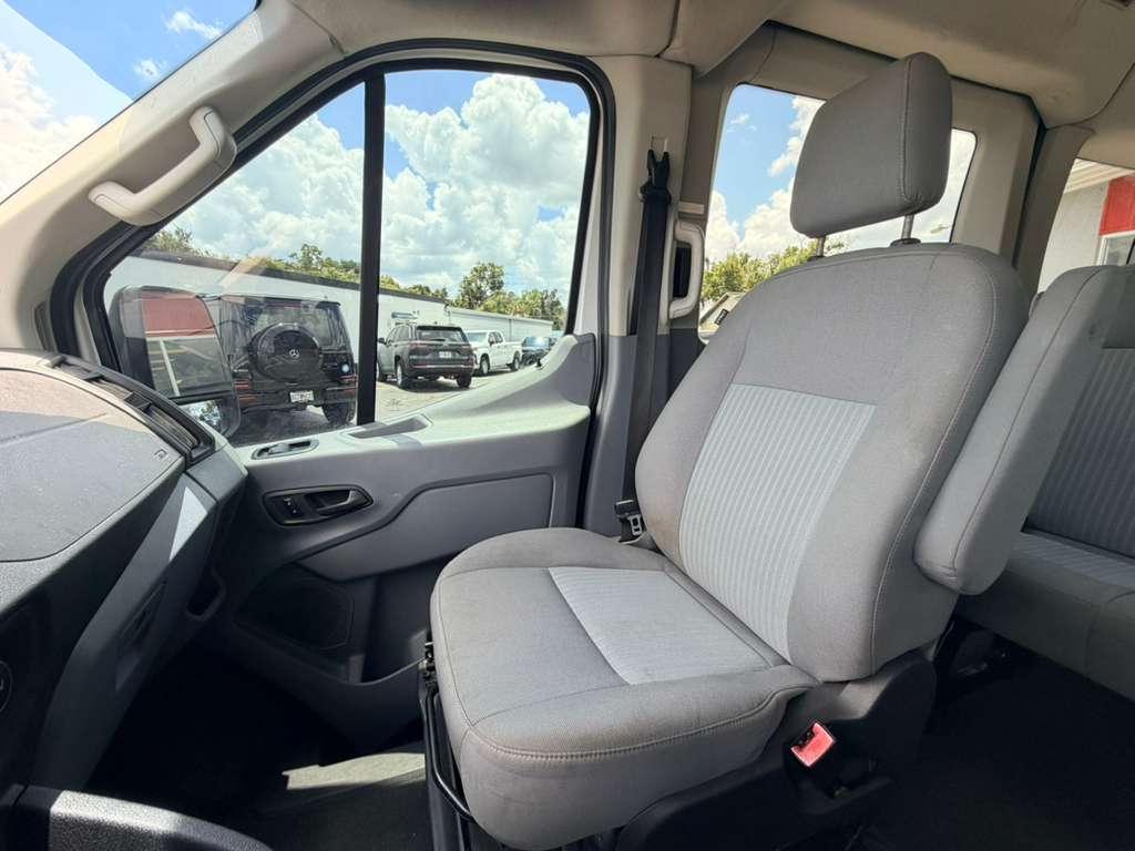 Ford Transit 350 Wagon Med. Roof XLT w/Sliding Pass. 148-in. WB 2018