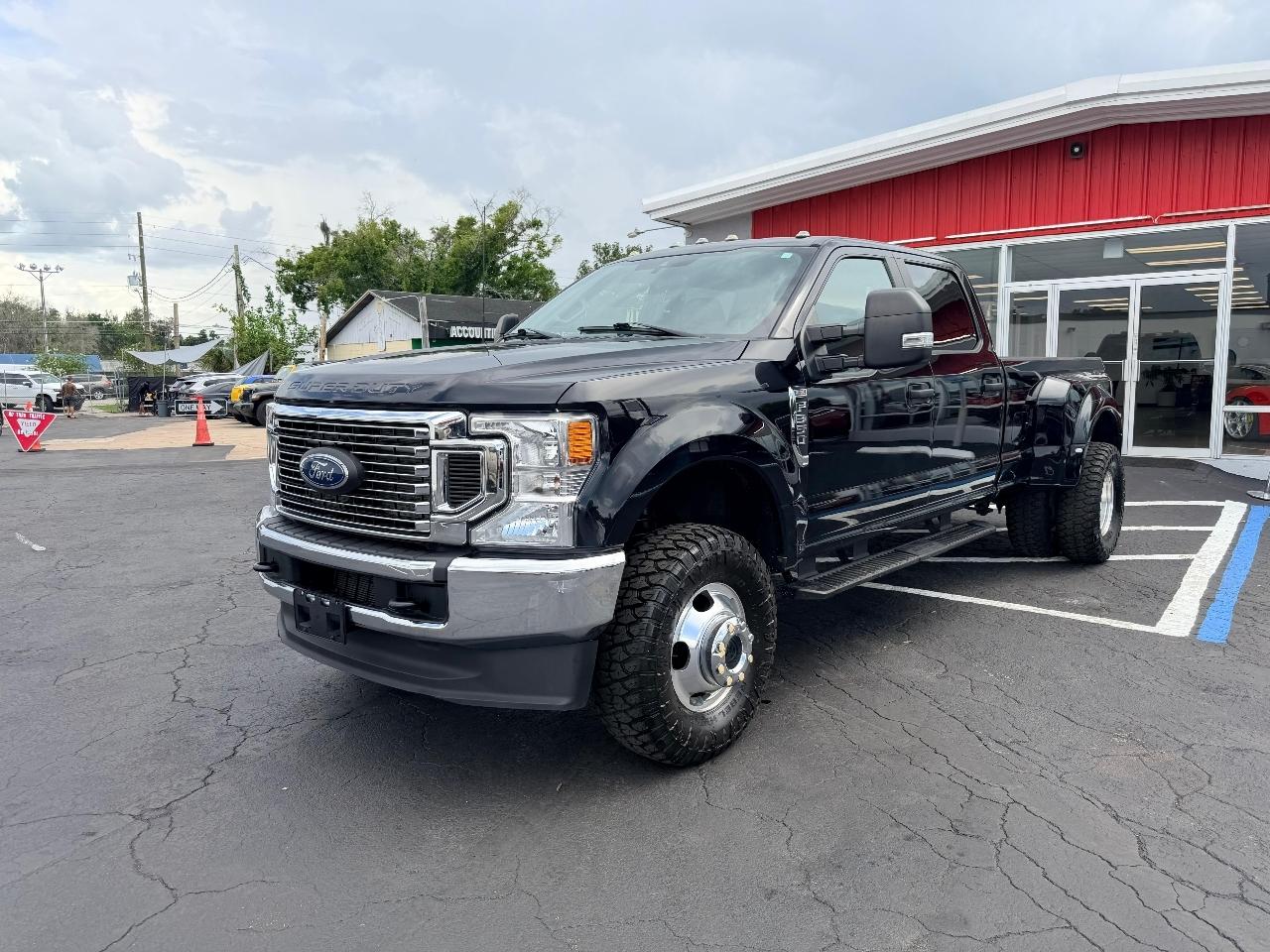 Ford F-350 SD XL Crew Cab Long Bed DRW 4WD 2022