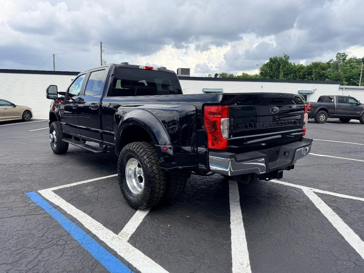 Ford F-350 SD XL Crew Cab Long Bed DRW 4WD 2022