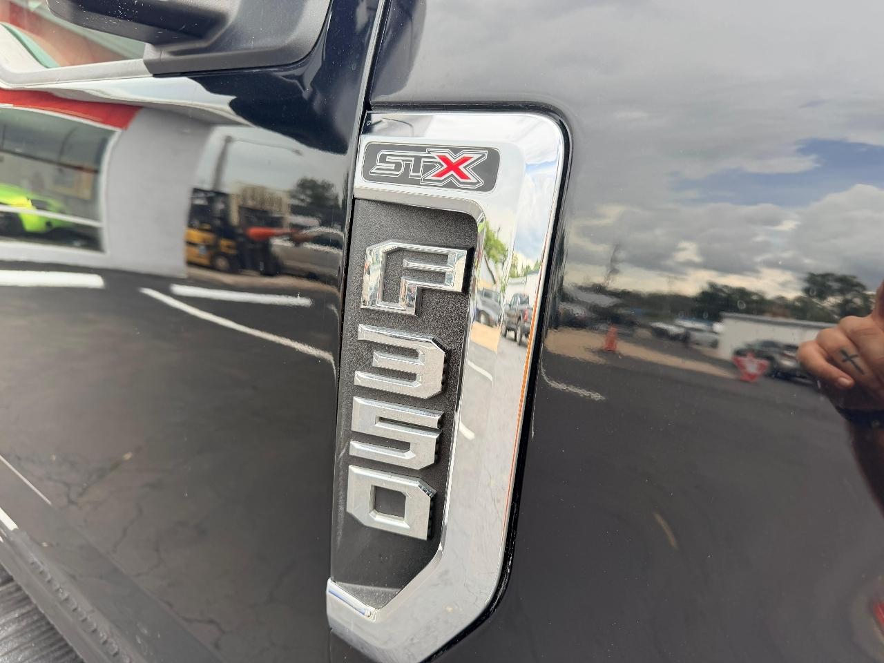 Ford F-350 SD XL Crew Cab Long Bed DRW 4WD 2022