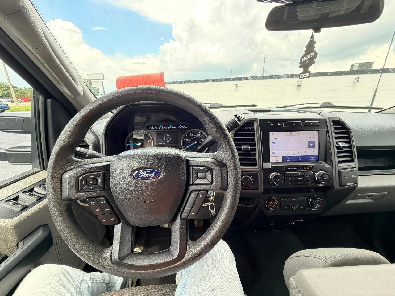 Ford F-350 SD XL Crew Cab Long Bed DRW 4WD 2022