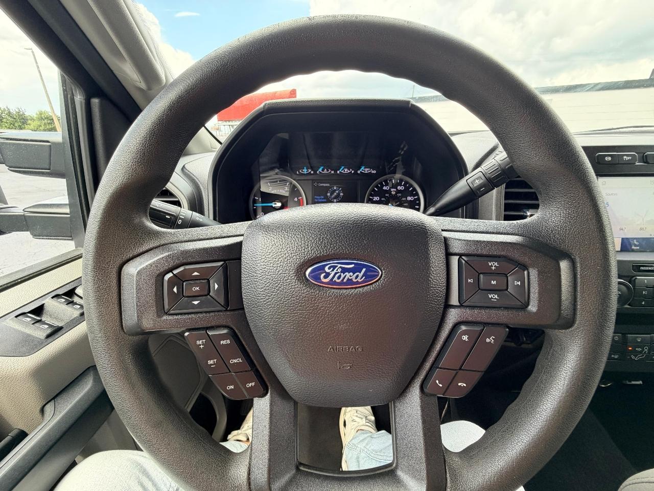 Ford F-350 SD XL Crew Cab Long Bed DRW 4WD 2022
