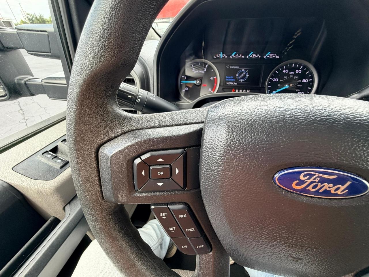 Ford F-350 SD XL Crew Cab Long Bed DRW 4WD 2022