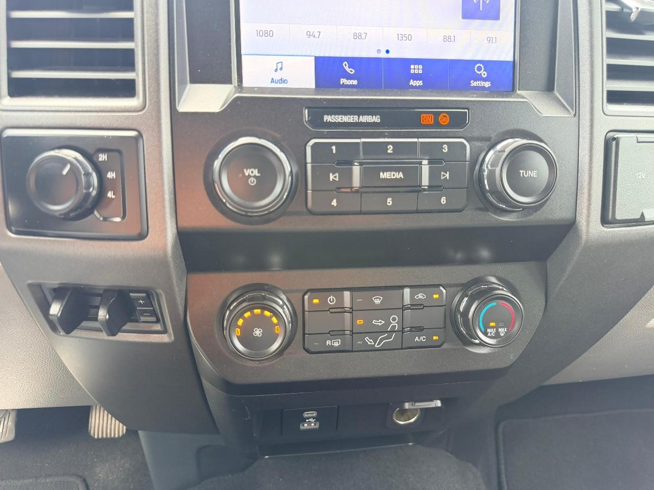 Ford F-350 SD XL Crew Cab Long Bed DRW 4WD 2022