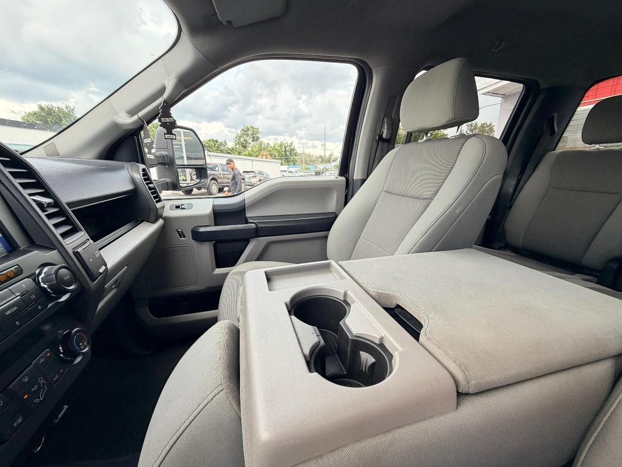 Ford F-350 SD XL Crew Cab Long Bed DRW 4WD 2022
