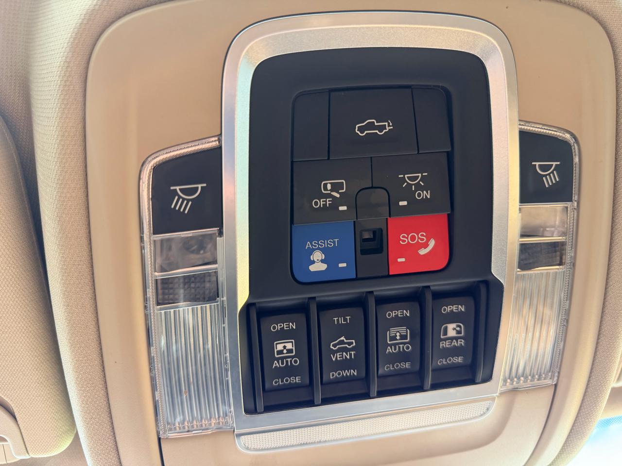 RAM 1500 Longhorn Crew Cab SWB 4WD 2019