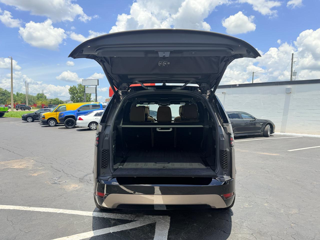 Land Rover Discovery R-Dynamic HSE 2023