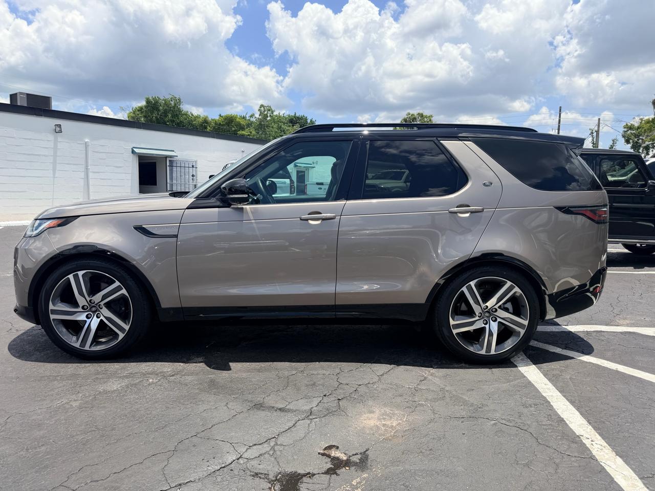 Land Rover Discovery R-Dynamic HSE 2023