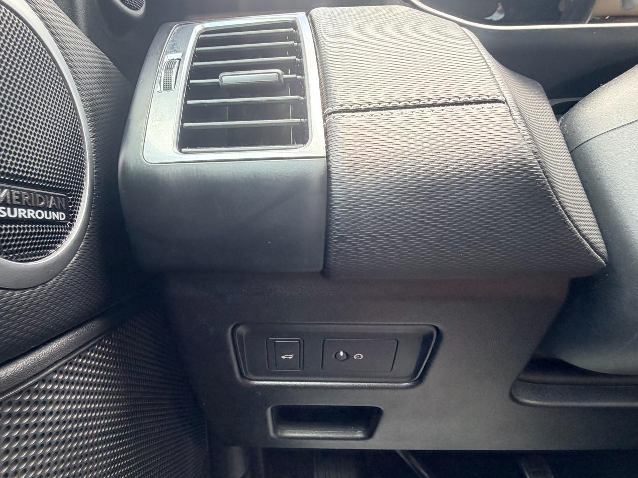 Land Rover Discovery R-Dynamic HSE 2023