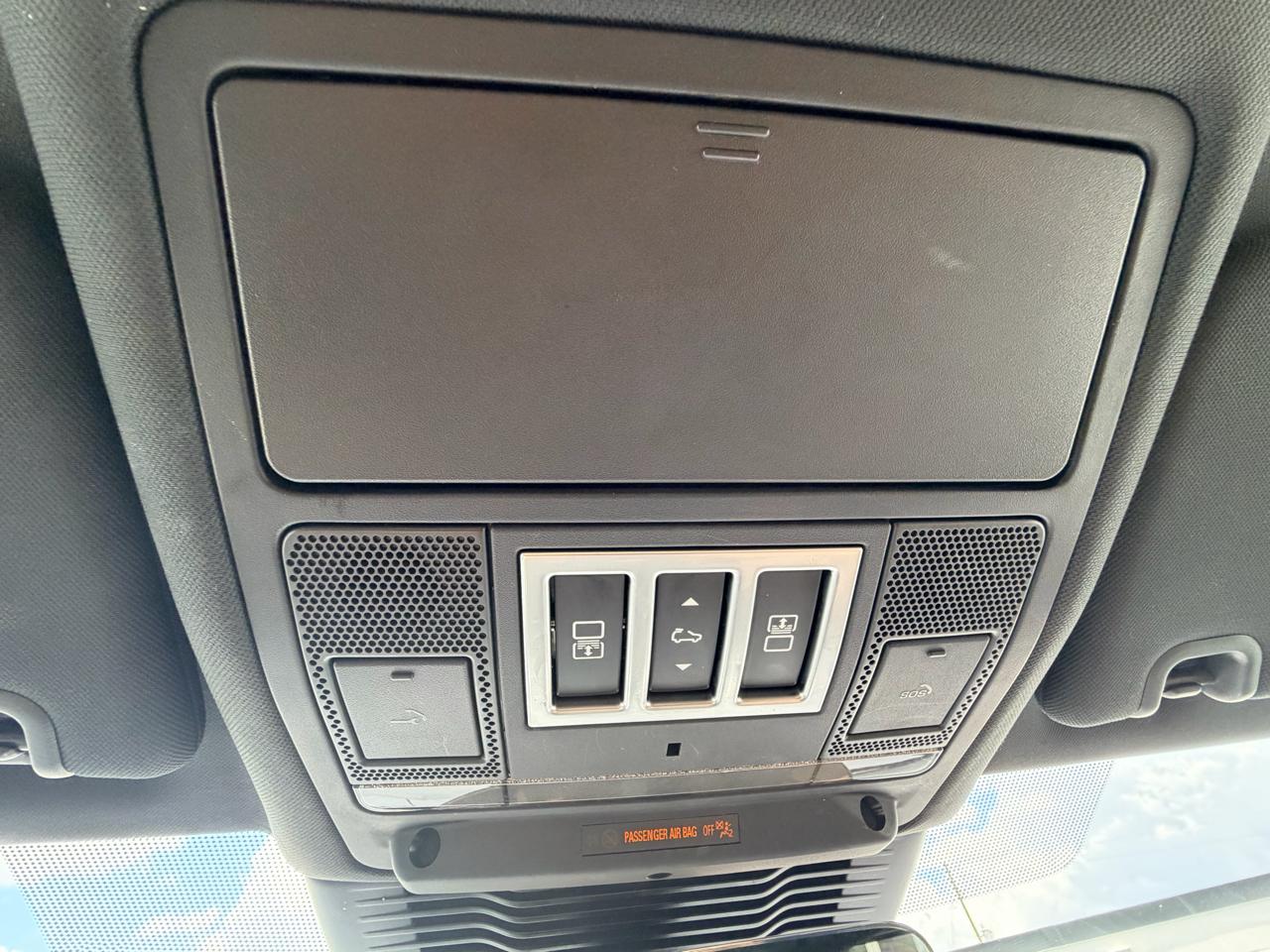 Land Rover Discovery R-Dynamic HSE 2023
