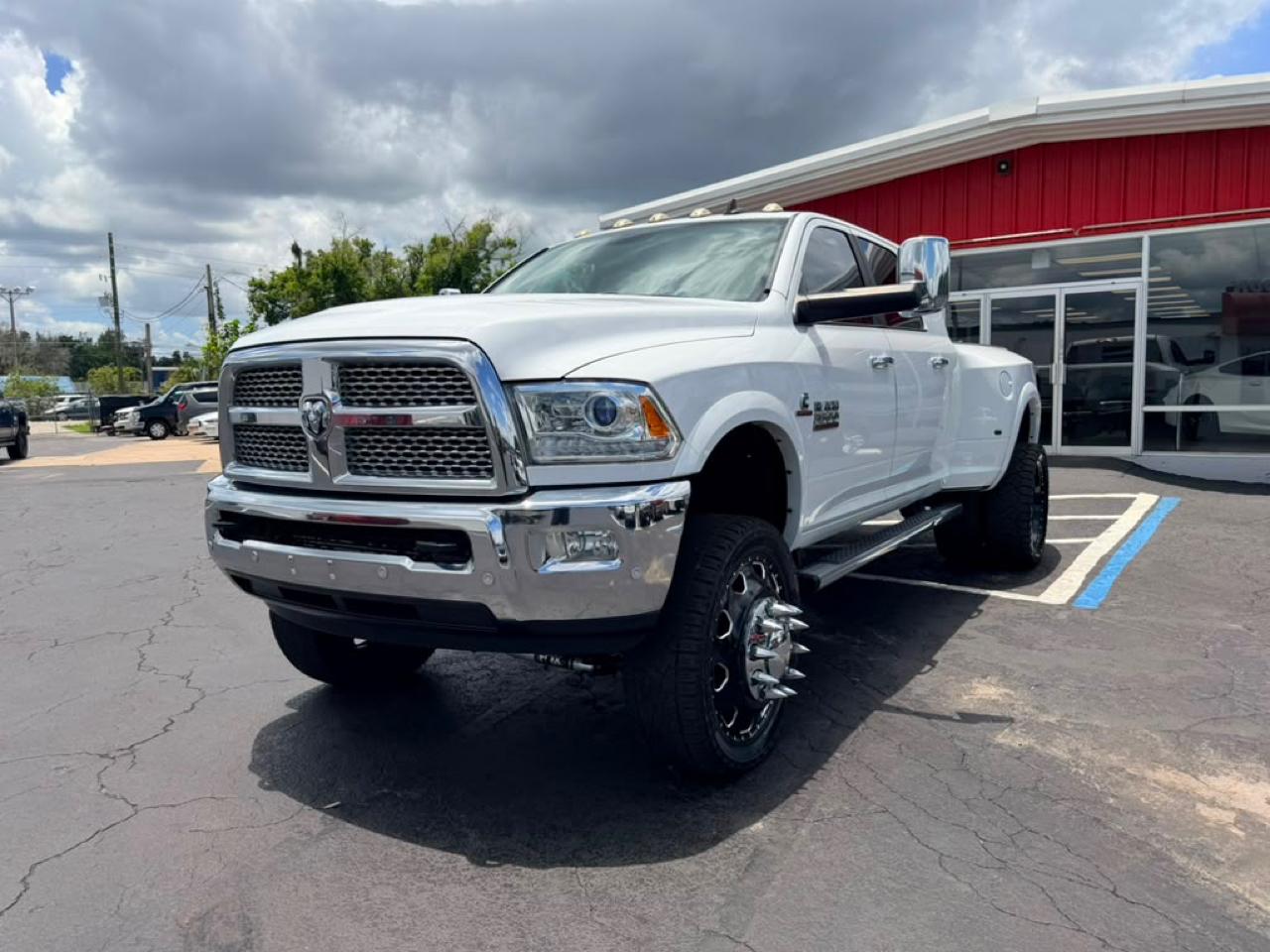 RAM 3500 Laramie Mega Cab 4WD DRW 2017