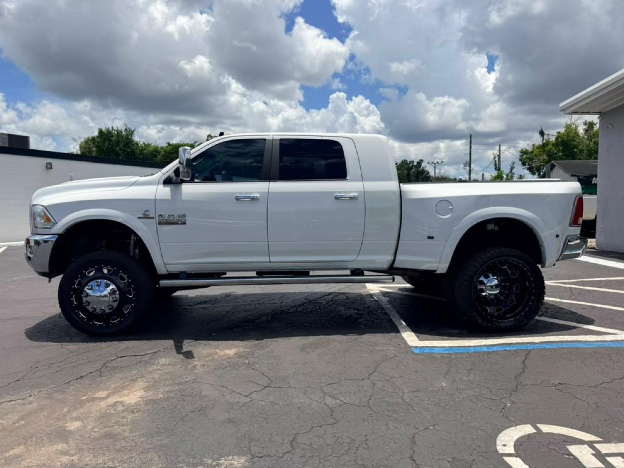 RAM 3500 Laramie Mega Cab 4WD DRW 2017