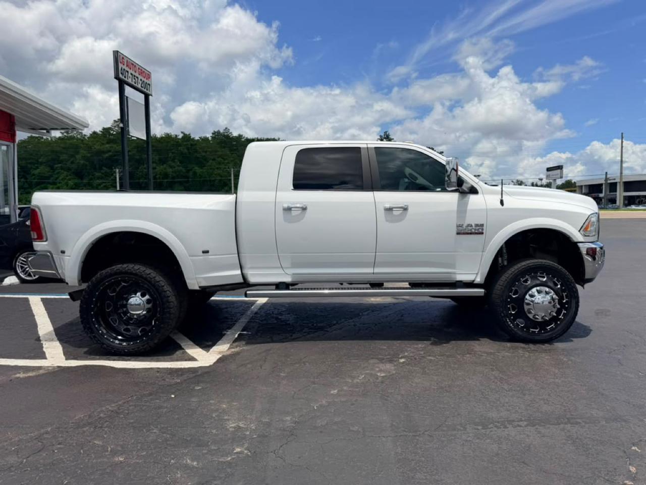 RAM 3500 Laramie Mega Cab 4WD DRW 2017