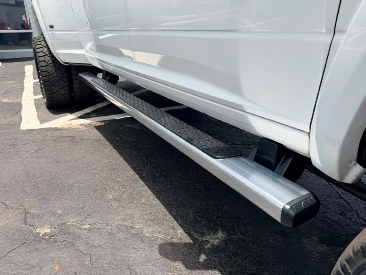 RAM 3500 Laramie Mega Cab 4WD DRW 2017
