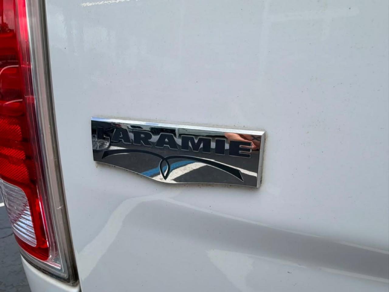 RAM 3500 Laramie Mega Cab 4WD DRW 2017