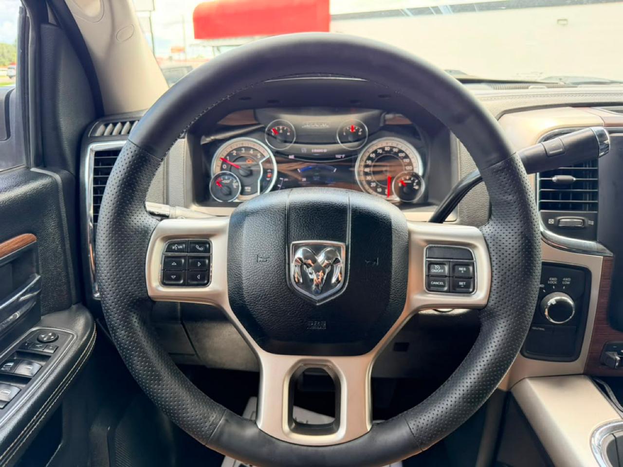 RAM 3500 Laramie Mega Cab 4WD DRW 2017