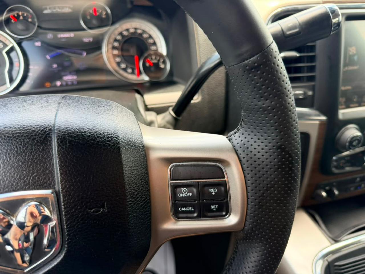RAM 3500 Laramie Mega Cab 4WD DRW 2017