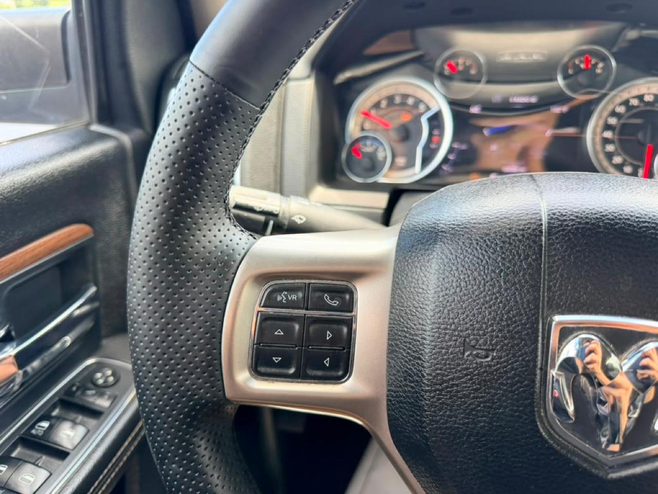 RAM 3500 Laramie Mega Cab 4WD DRW 2017