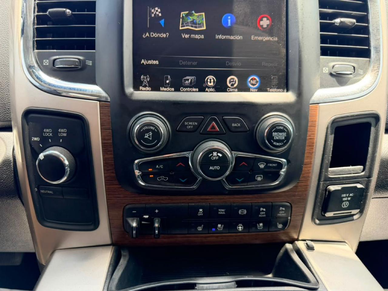 RAM 3500 Laramie Mega Cab 4WD DRW 2017