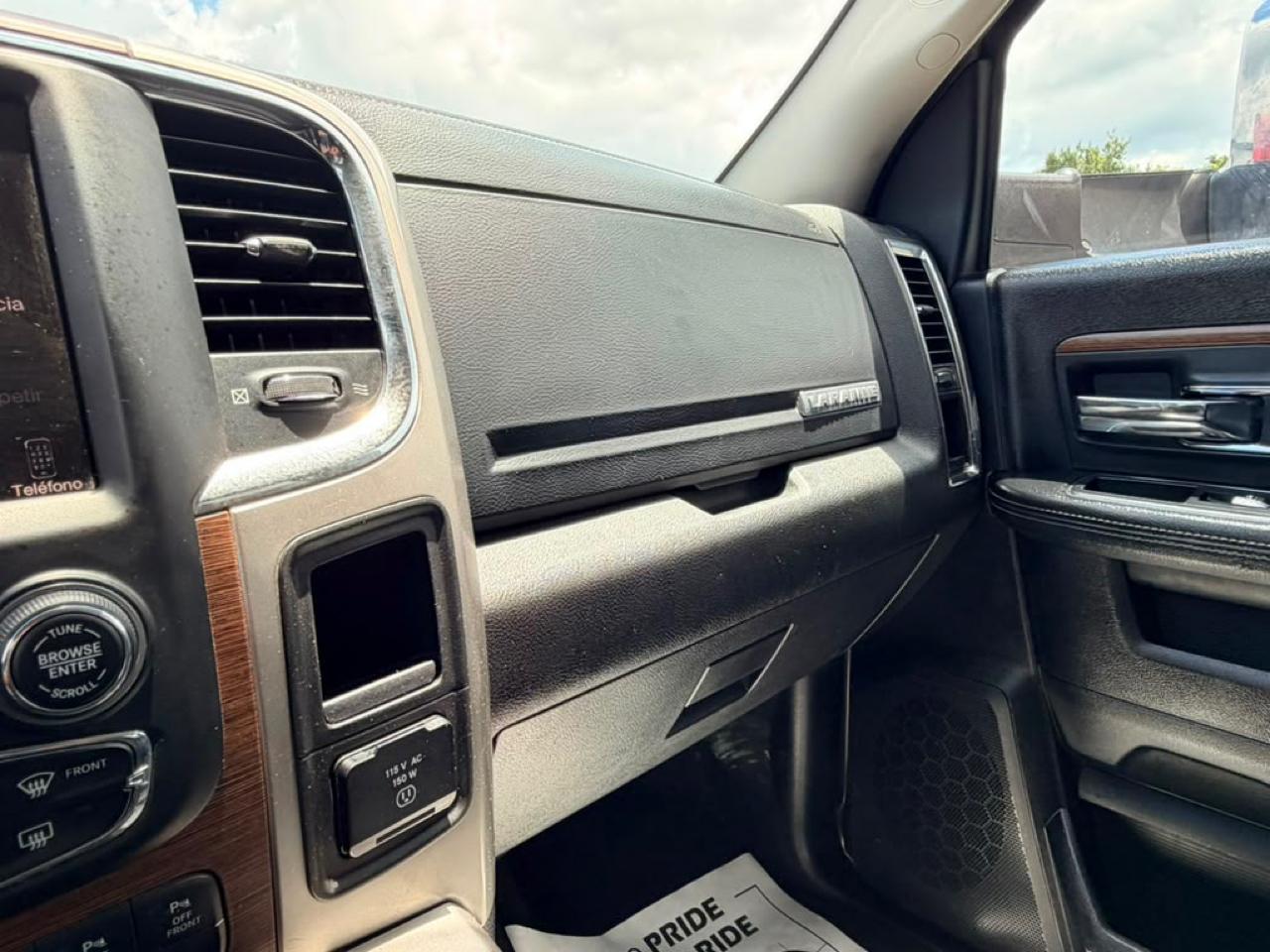 RAM 3500 Laramie Mega Cab 4WD DRW 2017
