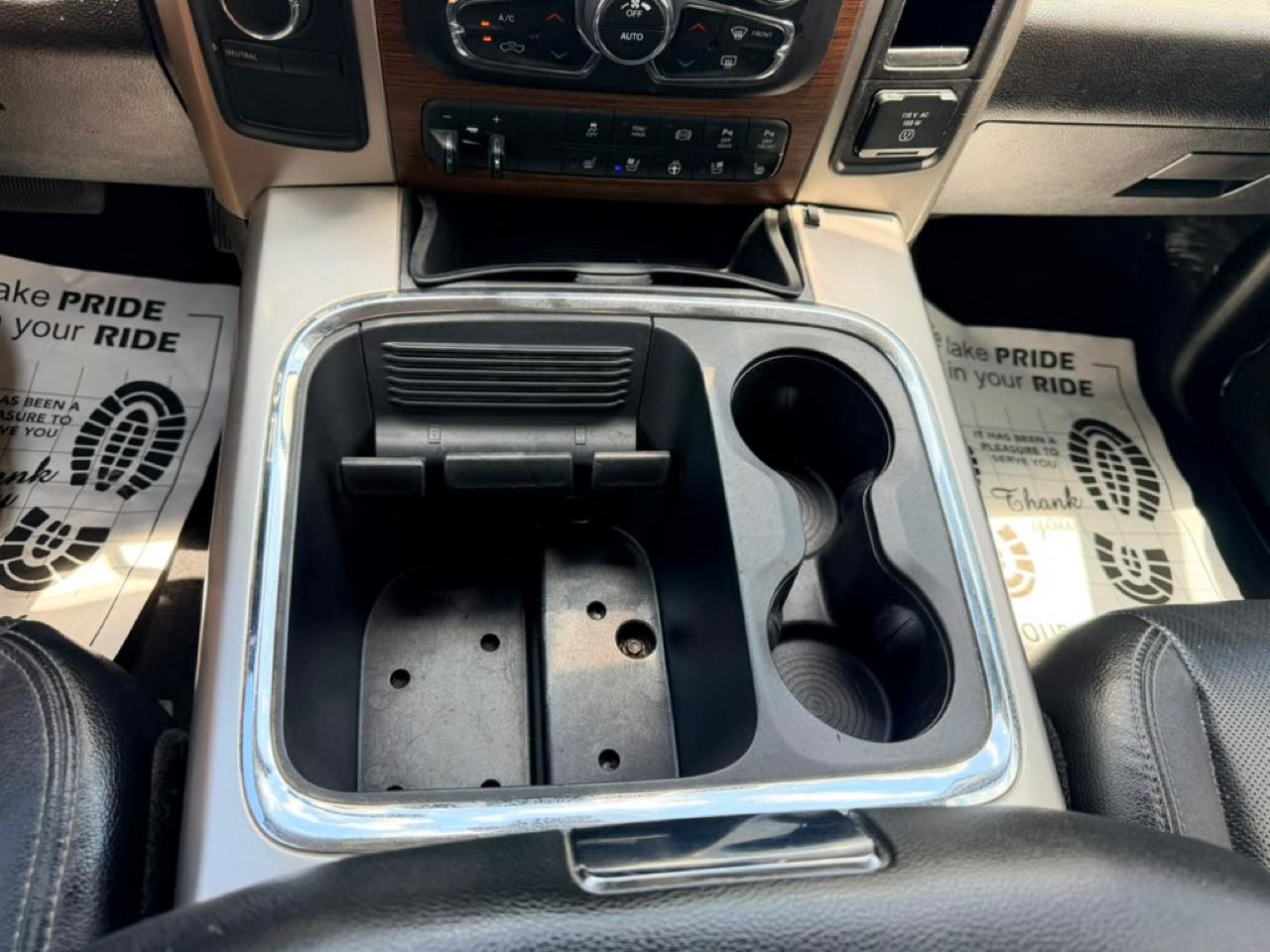 RAM 3500 Laramie Mega Cab 4WD DRW 2017