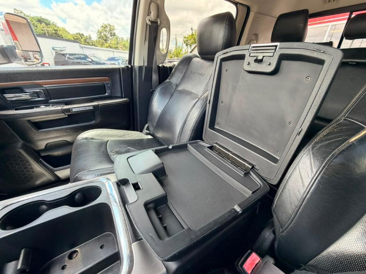 RAM 3500 Laramie Mega Cab 4WD DRW 2017