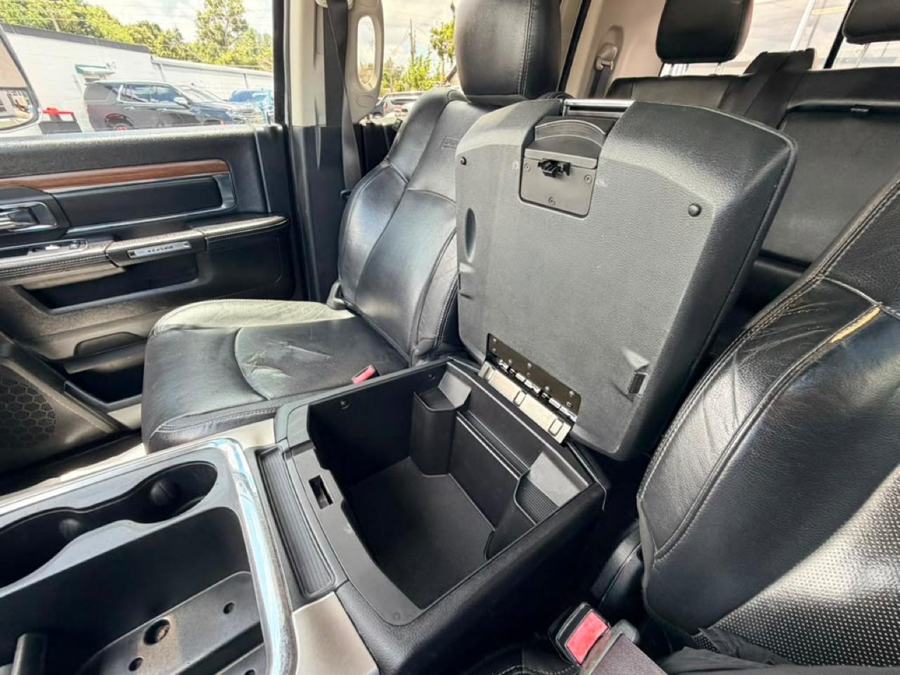 RAM 3500 Laramie Mega Cab 4WD DRW 2017