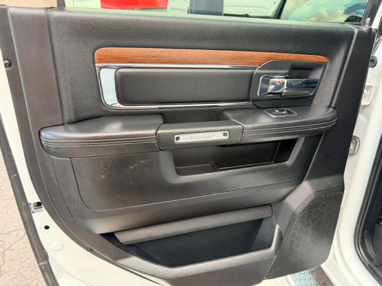 RAM 3500 Laramie Mega Cab 4WD DRW 2017