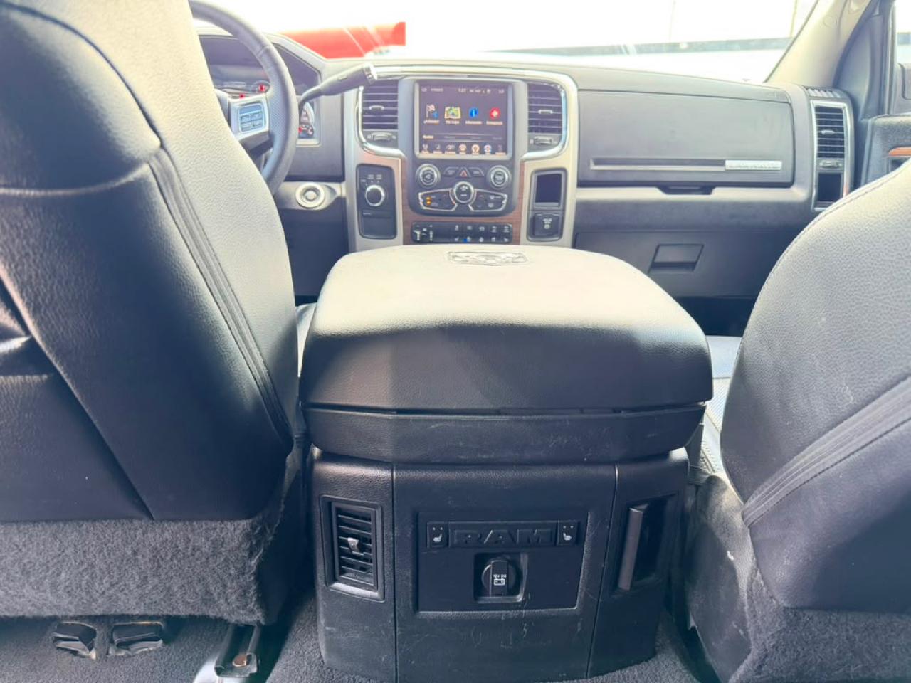 RAM 3500 Laramie Mega Cab 4WD DRW 2017