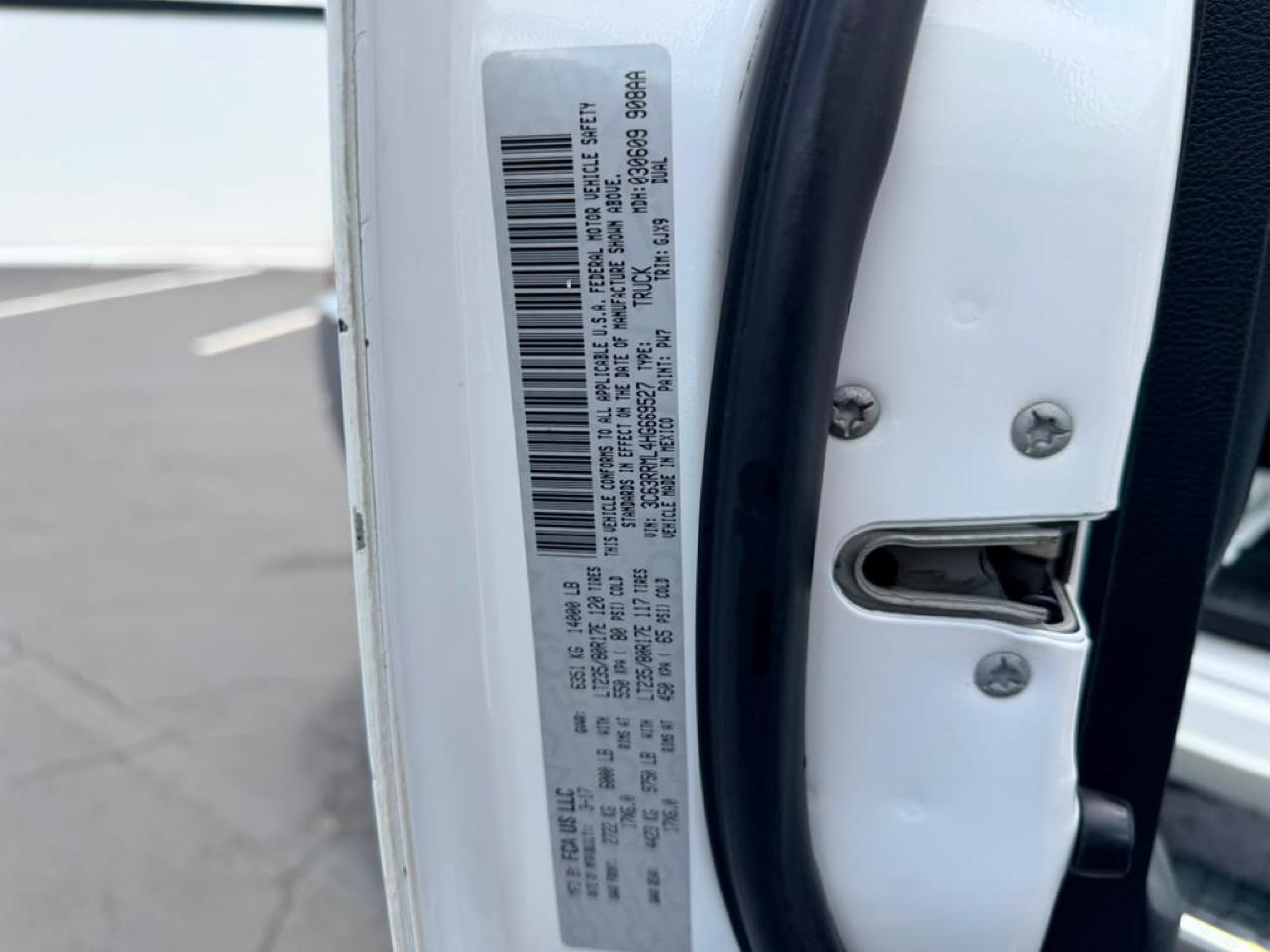 RAM 3500 Laramie Mega Cab 4WD DRW 2017