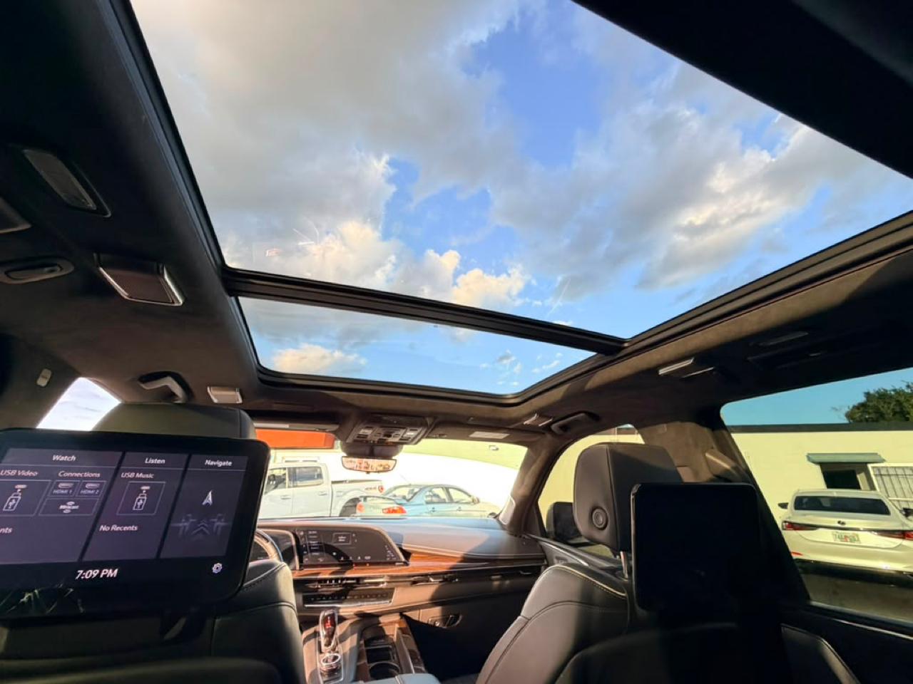 Cadillac Escalade ESV Sport Platinum AWD 2021