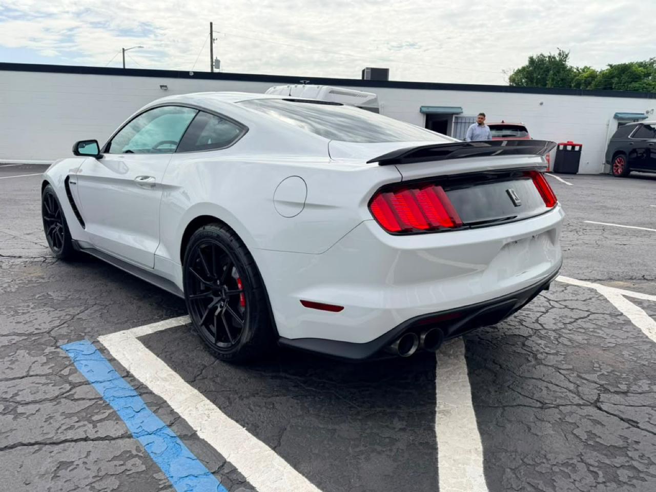 Ford Shelby GT350 Base 2016