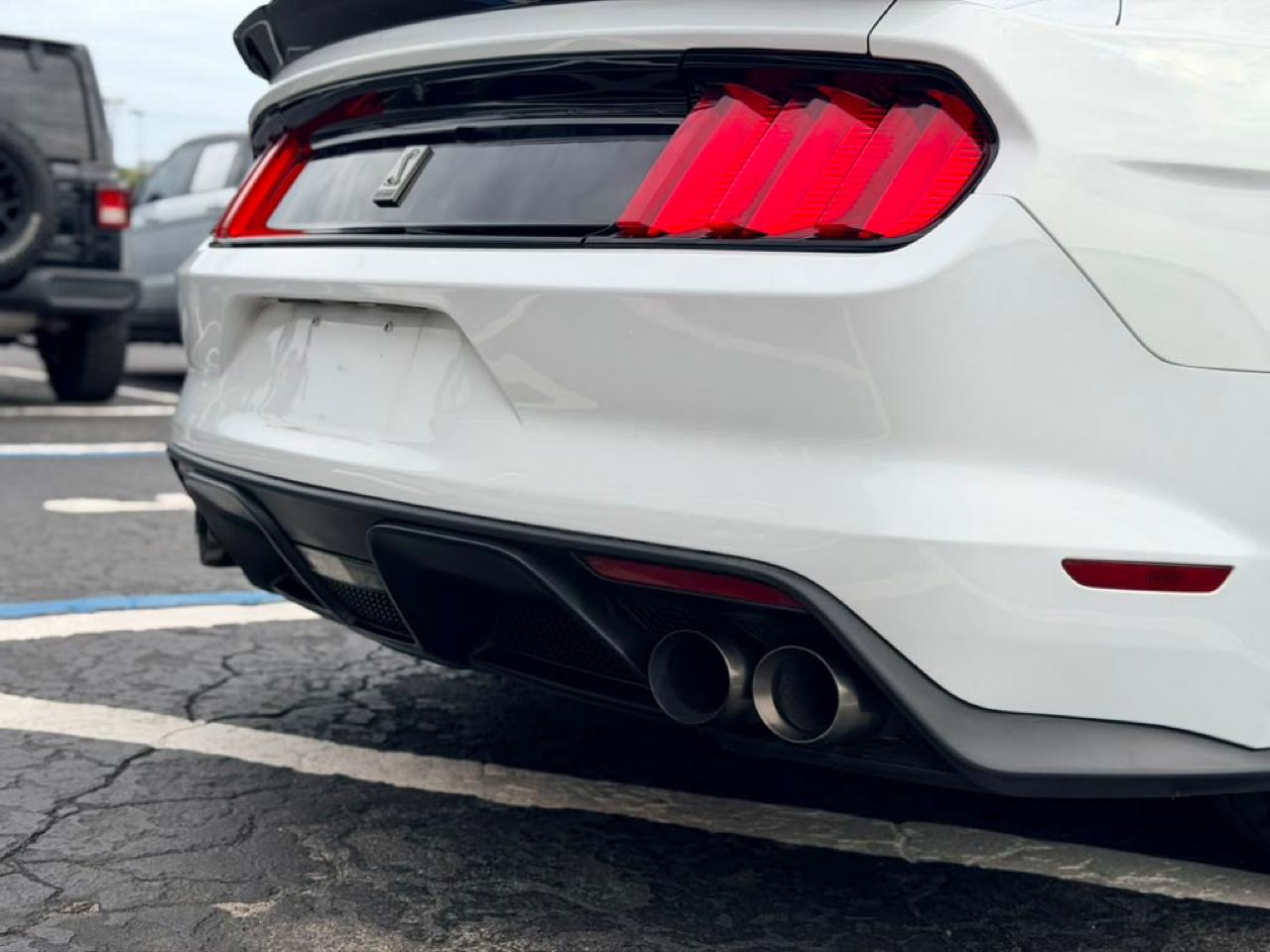 Ford Shelby GT350 Base 2016