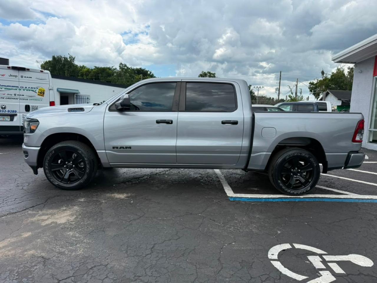 RAM 1500 Big Horn Crew Cab SWB 4WD 2023