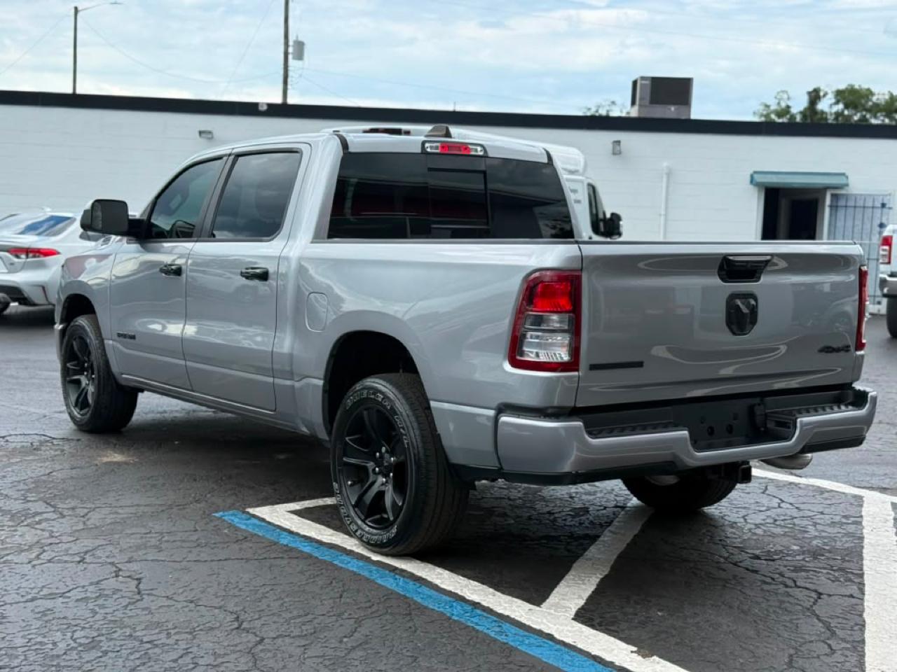 RAM 1500 Big Horn Crew Cab SWB 4WD 2023