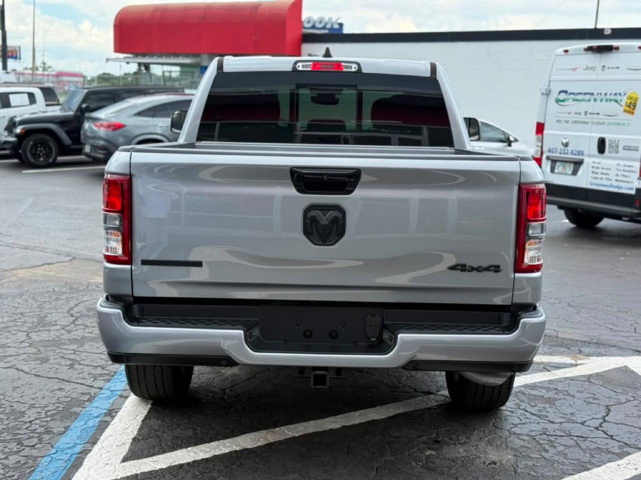 RAM 1500 Big Horn Crew Cab SWB 4WD 2023