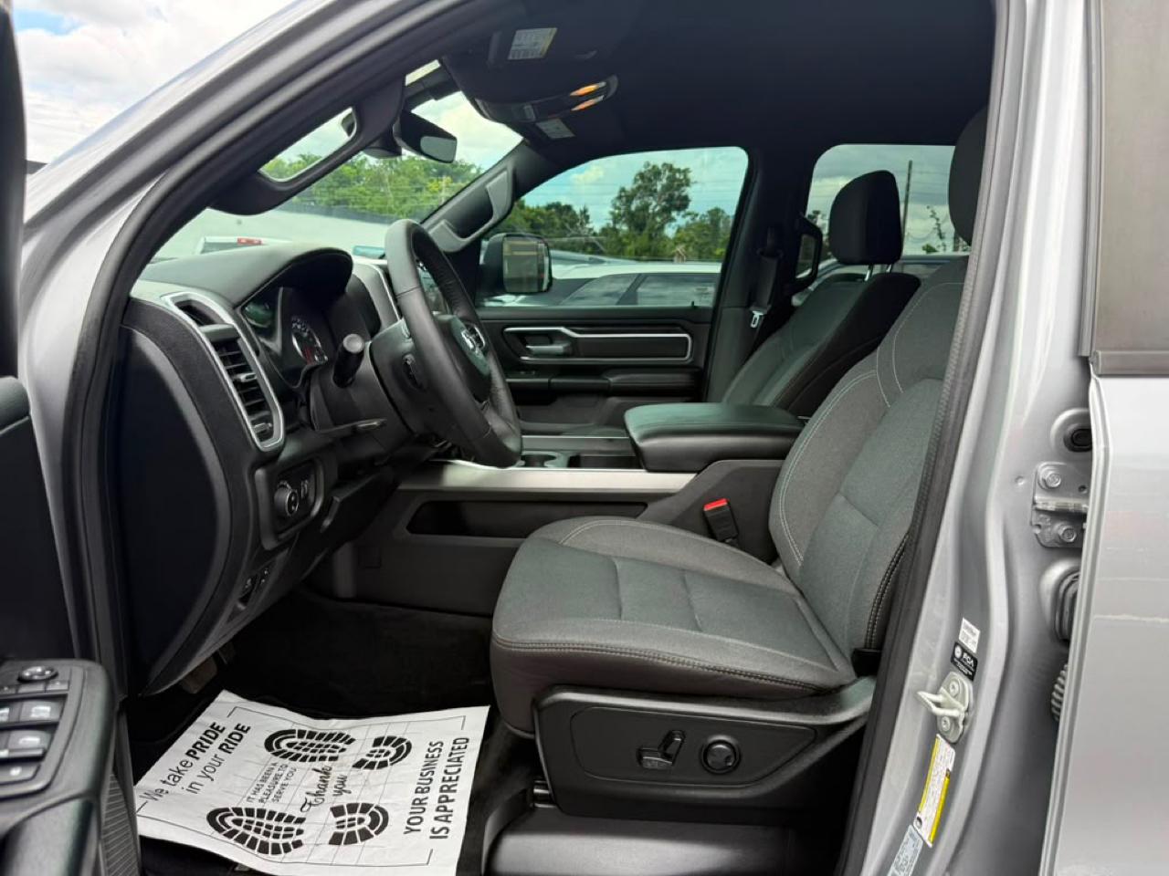 RAM 1500 Big Horn Crew Cab SWB 4WD 2023