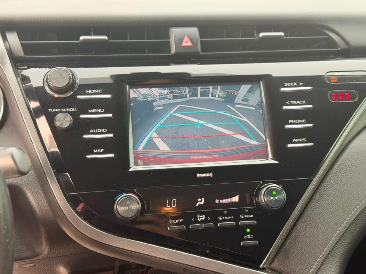 Toyota Camry SE 2020
